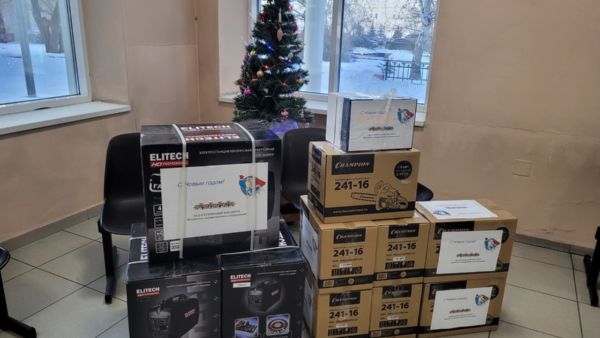 Новогодние поздравления и подарки Защитникам Отечества