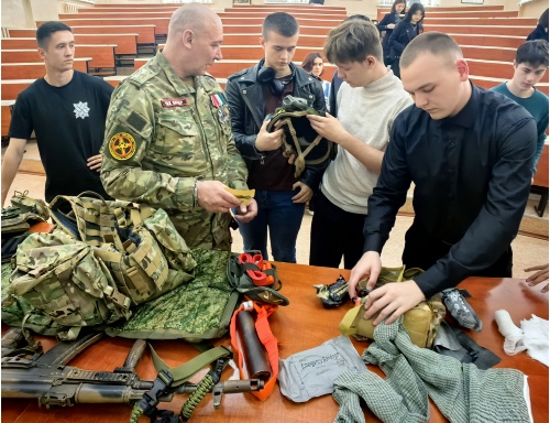 Vstrecha studentov s veteranami SVO3