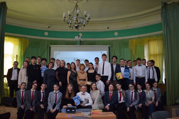 «День этот славный каждый свято чтит»