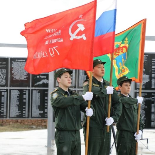Kachug y memorialnogo kompleksa