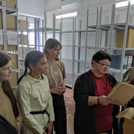 Rabota so shkolnikami v arhive