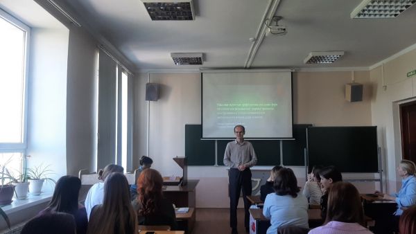 Школа без парт: будущее образования или забытая классика?