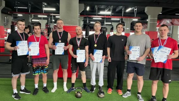 Юноши-силачи!