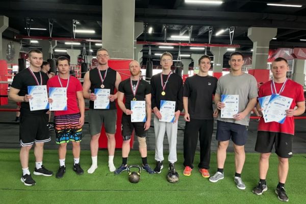 Юноши-силачи!